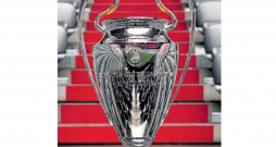 UEFA Čempionu līgas kauss ir 73,5 centimetrus garš un sver 7,5 kilogramus.