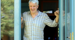 Aktieris, režisors, producents un dramaturgs Mārtiņš Vilsons.  