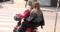Ļoti smagas traumas gūst tie, kuri brauc divatā, īpaši skolēni un jaunieši. 