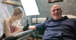 Top Elīnas Gluzunovas dzīvesbiedra pirmais tetovējums.