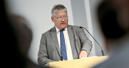 Vācijas izlūkdienesta BND šefa Bruno Kāla ieskatā, neskatoties uz Donalda Trampa politiku, ASV izlūkdienesti par Krievijas agresivitāti nobažījušies "paldies dievam, ne mazāk kā mēs".