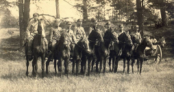 Igaunijas armijas izlūkvienība Vidzemē 1919. gada vasarā. Latvijas un Igaunijas militārās sadarbības līgums paredzēja igauņu armijas atrašanos tikai pierobežā, nevis dziļi Latvijas teritorijā.
