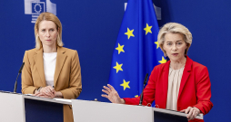 Eiropas Komisijas priekšsēdētāja Urzula fon der Leiena (no labās) un bloka augstā pārstāve ārlietās un drošības politikā Kaja Kallasa otrdien Briselē iepazīstināja ar 18. sankciju kārtu pret Krieviju. "Spēks ir vienīgā valoda, ko Krievija sapratīs," paziņoja fon der Leiena.