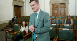 Centrālās vēlēšanu komisijas priekšsēdētāja amata kandidāts Māris Zviedris piedalās Saeimas pavasara sesijas noslēguma sēdē.