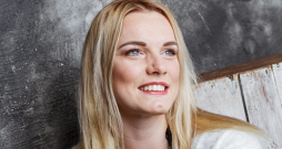 Alise Kindzule-Dunavska: "Katru savu grāmatu esmu rūpīgi izauklējusi, uzskatu, ka tā ir mana misija – palīdzēt un noderēt."