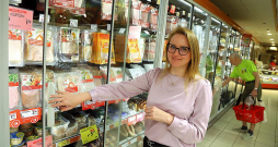 "Rimi Latvia" sabiedrisko attiecību vadītāja Inga Bite: "Viena no pirmajām aktivitātēm, ko īstenojām energoefektivitātes uzlabošanai veikalu tīklā, bija durvju uzstādīšana vertikālajām aukstuma vitrīnām."