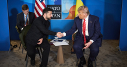 Volodimirs Zelenskis un Donalds Tramps Hāgā. 