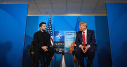 Volodimirs Zelenskis un Donalds Tramps Hāgā. 