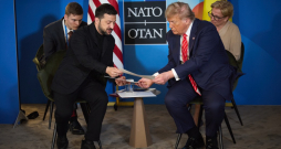 Volodimirs Zelenskis un Donalds Tramps Hāgā. NATO samits. 