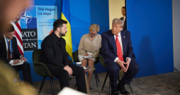 Volodimirs Zelenskis un Donalds Tramps Hāgā.