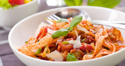 Tagliatelle ar dārzeņiem.
