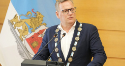 Uzlicis amata ķēdi, Viesturs Kleinbergs teica: "Es jūtos kā novecojusi hiphopa zvaigzne "Positivus" festivālā."