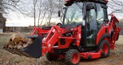 'Kioti CS30' traktors.