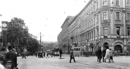 Aspazijas bulvāris vēl pirms asfaltēšanas 30. gadu sākumā.