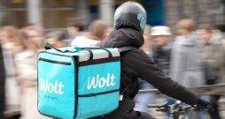 Jaunie noteikumi atļauj bezrecepšu zāles iegādāties tiešsaistes iepirkšanās platformās, piemēram, "Wolt".