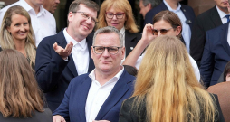 Viesturs Kleinbergs nav tipisks "Progresīvais" un arī pats ik pa laikam sevi raksturo kā konservatīvu. Taču, iespējams, tieši tas atviegloja viņa sadarbību domē ar pārējām latviskajām partijām.