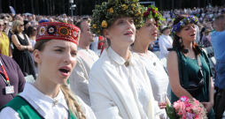 Noslēguma koncerts "TE-AUST" Mežaparka Lielajā estrādē.