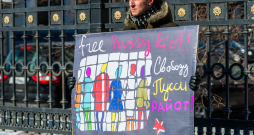 Atbalsts "Pussy Riot" meitenēm.