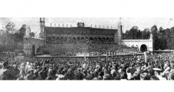 Mežaparka estrāde 1955. gada Dziesmu svētkos.