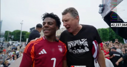 Interneta personība "IShowSpeed" (Darrens Džeisons Votkinss) (no kreisās) un eksprezidents Raimonds Vējonis.
