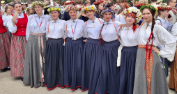 Annija Liepa ar kori "Frekvence".
