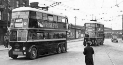 Londonas trolejbusi 20. gs. 30. gados. Tādus vēlējās arī Rīga.