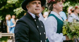 Mārupes novada pašvaldību tagad vada iepriekšējā sasaukumā opozīcijā strādājušais Aivars Osītis no "Latvijas attīstībai". Attēlā: Aivars Osītis Skolu jaunatnes dziesmu un deju svētku dalībnieku gājienā Rīgā šā gada 13. jūlijā.