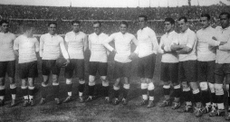 Pirmie Pasaules kausa ieguvēji futbolā – Urugvajas futbolisti.