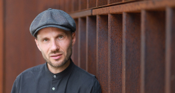 Reinis Suhanovs: "Jāsaka godīgi, gadsimta pirmajā desmitgadē, kad sāku strādāt teātrī, gaisotne bija krietni brīvāka."