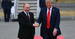 Vladimirs Putins un Donalds Tramps Aļaskā. 
