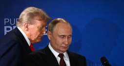 Vladimirs Putins un Donalds Tramps Aļaskā.
