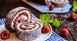 Biksvīta rulete ar kakao.