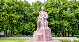 Pirmās Dzejas dienas tika rīkotas 1965. gada 11. septembrī Esplanādē (tolaik Komunāru parkā), atzīmējot latviešu dzejnieka Raiņa 100. dzimšanas dienu un atklājot viņa pieminekli. Tagad Dzejas dienas izskan visā Latvijā.