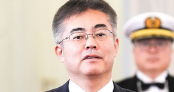 Kensuke Jošida, Japānas vēstnieks Latvijā.