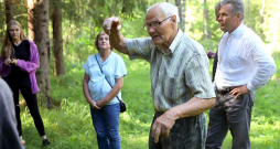 Preiļu novada Rušonas pagasta Ondzuļu ciema "Meldros" Jāzeps Gavars, kurš šogad startēja konkursā, ir saimnieks 30 hektāru lielam mežam. Viņš stādījis egles, lapegles un Kanādas ozolus. "Mežs ir vērtība, kas dod gandarījumu un radina pie darba," saka Jāzeps.