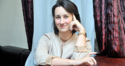 Rasa Bugavičute-Pēce: "Varbūt mums – Latvijas latviešiem – biežāk derētu nopucēt savas brilles un pamanīt iemeslus, kāpēc Latviju un visu latvisko ir vērts uztvert kā kaut ko īpašu."