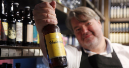 "Valmiermuižas alus" saimnieks Aigars Runģis gatavs atkāpties otrajā plānā pēc tam, kad uzņēmumu pārņems konkurents – "Cēsu alus".