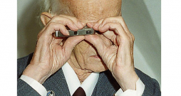 Valters Caps ar savu izgudrojumu 2000. gadā.