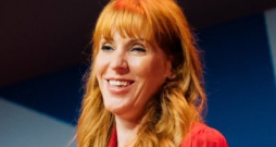 Andžela Reinera.