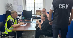 13. augustā tika aizturētas divas personas – 39 gadus vecā Katerina Bevzjuka, Vinnicas reģionālās administrācijas brīvprātīgo padomes locekle un labdarības organizācijas “Rodina turbota” vadītāja, kā arī 62 gadus vecs vietējais iedzīvotājs.