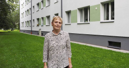 "Mājas iedzīvotāji grib just attīstību, ka dzīves apstākļi uzlabojas un turpina uzlaboties," saka Žanna Manakova, biedrības "Kristapa 18" valdes priekšsēdētāja, kuras pārziņā esošā ēka Rīgā, Kristapa ielā 18, ir viena no šī gada pretendentēm uz energoefektīvākās ēkas titulu.