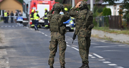 Viena Krievijas drona atlūzas uzkritušas dzīvojamās mājas jumtam Ļubļinas vojevodistes Viriku ciemā, kas atrodas netālu no Polijas robežām ar Baltkrieviju un Ukrainu.