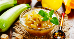 Pamatā kabacis un citrons.