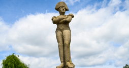 Napoleona Bonaparta statuja Vaterlo kaujas lauka vietā Beļģijā.