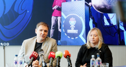 Latvijas Basketbola savienības (LBS) ģenerālsekretārs Kaspars Cipruss un FIBA Eurobasket2025 pasākuma menedžere Maruta Eglīte piedalās LBS un Eiropas basketbola čempionāta organizētāju rīkotajā preses konferencē, kurā informē par pirmajiem sacensību secinājumiem.