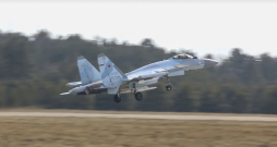 Lidmašīna "Su-27".