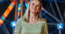 Liepājniece Baiba Kluce ir viena no "Mācītspēka" dalībniecēm – viņa sapratusi, ka nu ir īstais brīdis kļūt par franču valodas skolotāju.