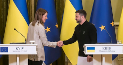 Eiropa turpinās vājināt Krievijas kara mašīnu ar saskaņotām un stingrām sankcijām, tiekoties ar Ukrainas prezidentu Volodimiru Zelenski, uzsvērusi Eiropas Parlamenta priekšsēdētāja Roberta Metsola.
