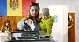 Moldovas parlamenta vēlēšanās piedalījās 52,21% balsstiesīgo pilsoņu, paziņojusi Moldovas Centrālā vēlēšanu komisija.