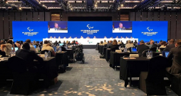 Starptautiskās Paralimpiskās komitejas (IPC) ģenerālā asambleja Seulā, kurā zaļā gaisma tika iedegta agresorvalstu pārstāvjiem. IPC ir pirmā lielā sporta organizācija, kas atļāvusi Krievijas un Baltkrievijas pārstāvjiem starptautiskajās sacensībās atgriezties zem sava karoga un simboliem.